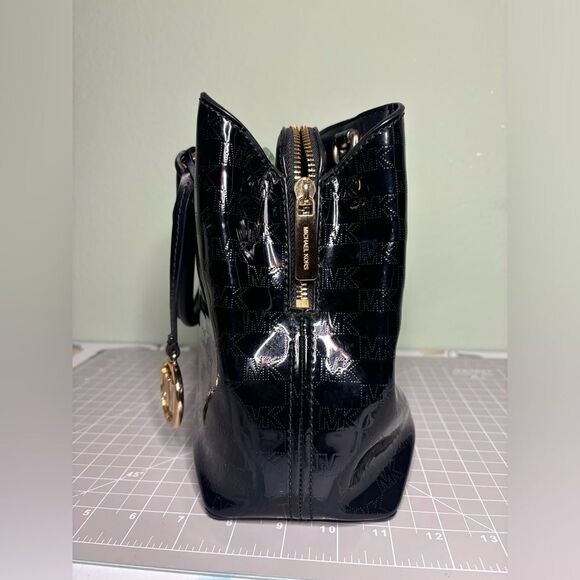 Michael Kors Camille Medium Satchel Patent *DAMAGED* - Picture 14 of 16